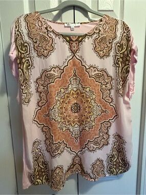 DR2 Pink Paisley Medallion Short Sleeve Top